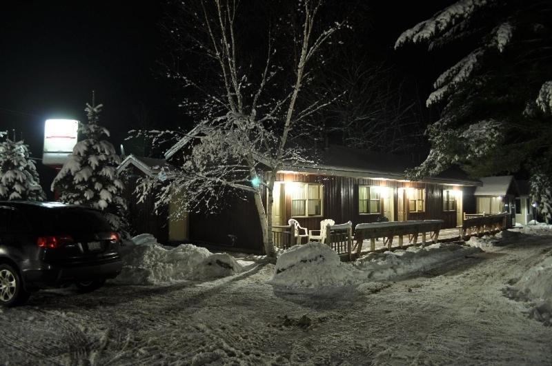 Red Umbrella Inn Minden Hills Exterior photo