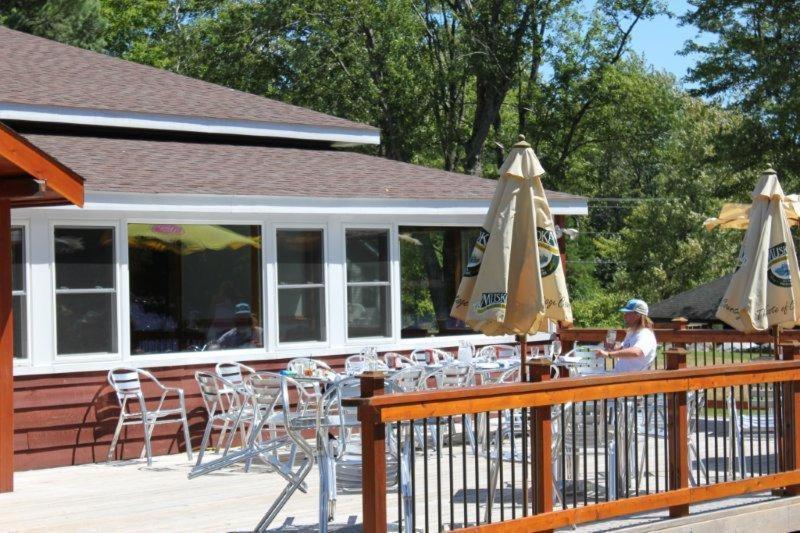 Red Umbrella Inn Minden Hills Exterior photo