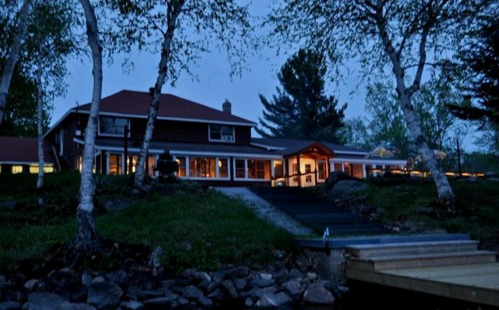 Red Umbrella Inn Minden Hills Exterior photo