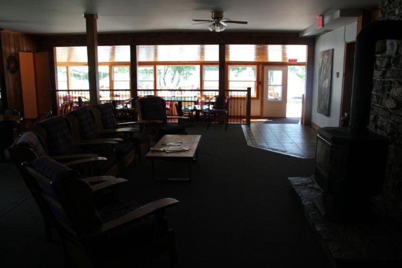 Red Umbrella Inn Minden Hills Exterior photo